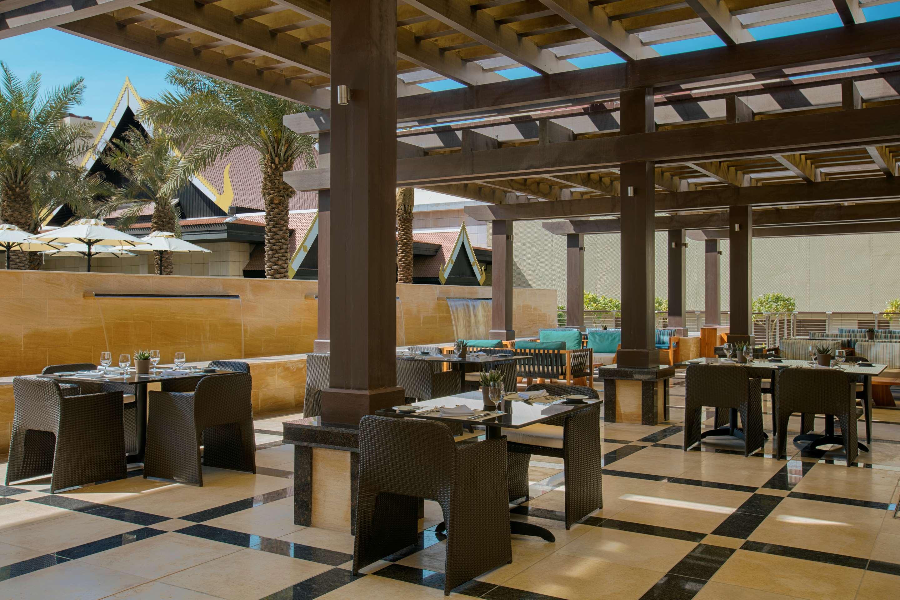 The Westin Doha Hotel & Spa Exterior foto The Terrace