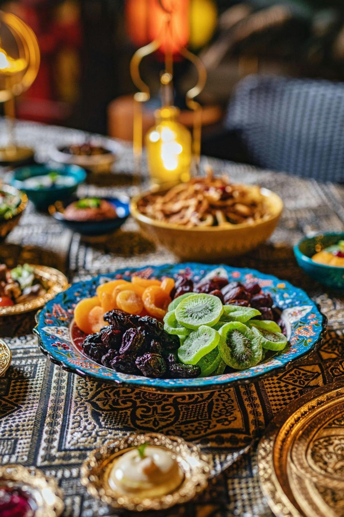 The Westin Doha Hotel & Spa Exterior foto A plate of dried fruits