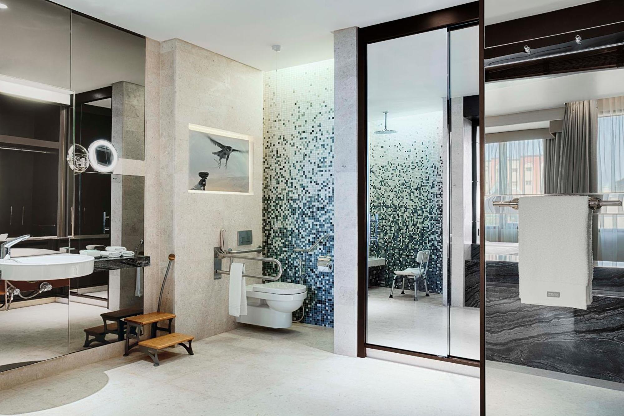 The Westin Doha Hotel & Spa Exterior foto